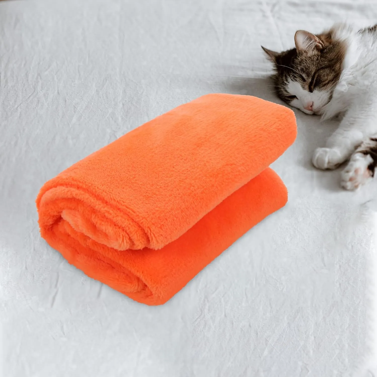POPETPOP Luxurious Solid Pet Blanket Flannel Fleece Pet Bedding Warm Flannel Blanket for Yearlong Comfort